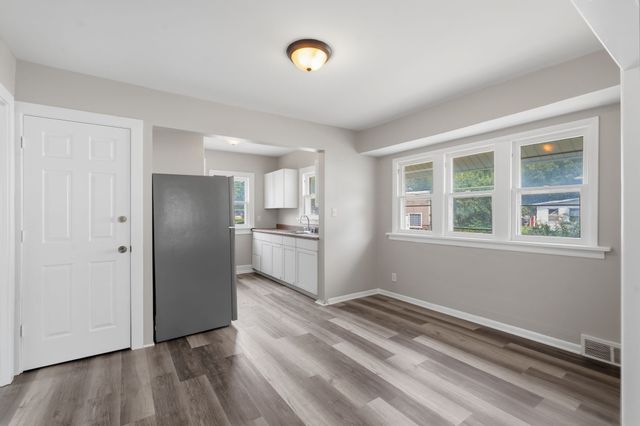 2554 E Grand Avenue, Des Moines, IA 50317