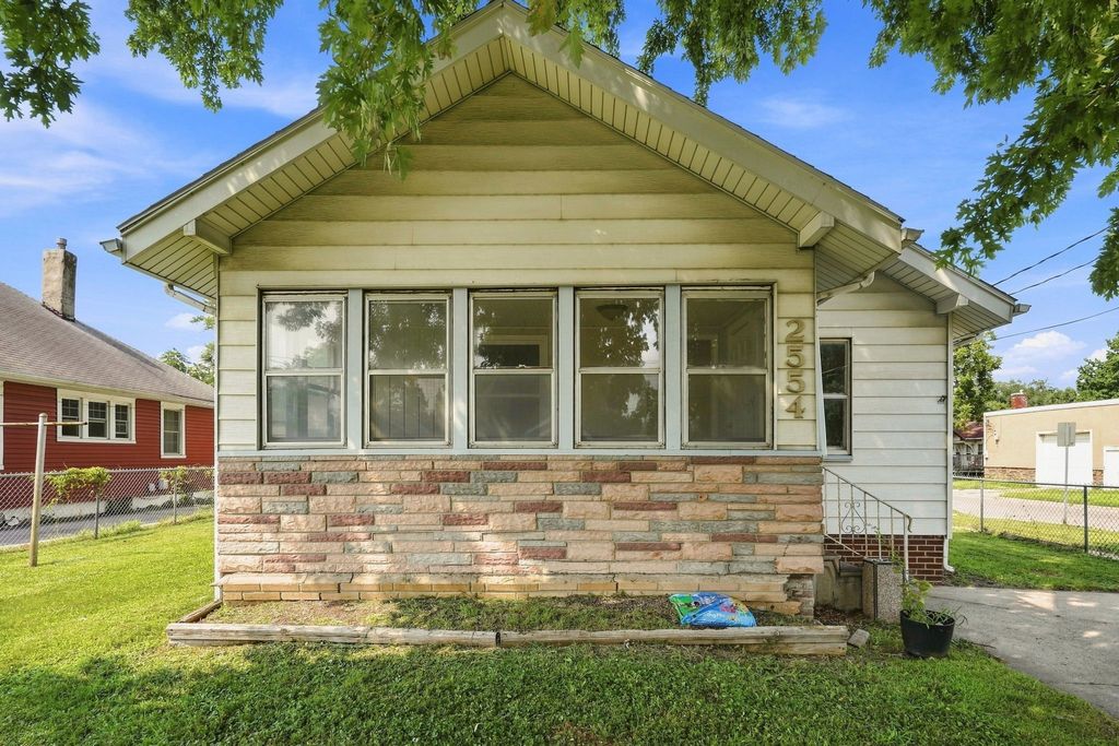 2554 E Grand Avenue, Des Moines, IA 50317