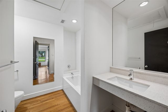 811 N Oak Cliff Boulevard, Dallas, TX 75208
