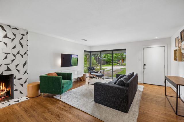 811 N Oak Cliff Boulevard, Dallas, TX 75208