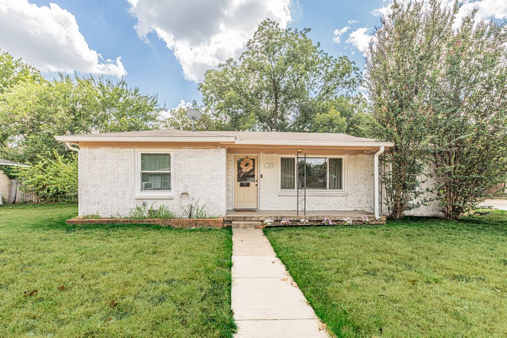 5761 Tracyne Drive, Westworth Village, TX 76114 — photo 2
