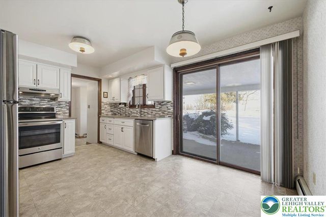 9 Kensington Circle, Allen Twp, PA 18067