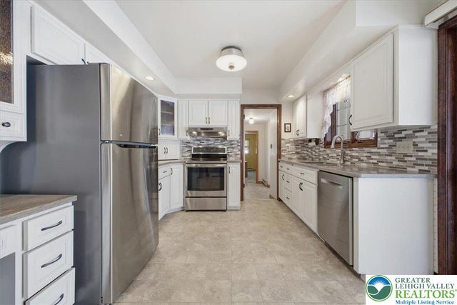 9 Kensington Circle, Allen Twp, PA 18067