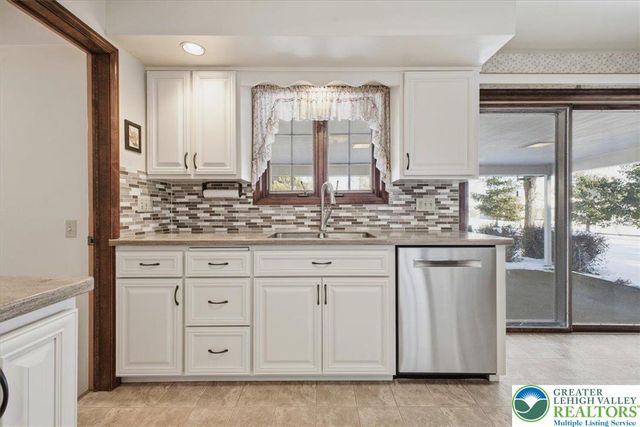 9 Kensington Circle, Allen Twp, PA 18067