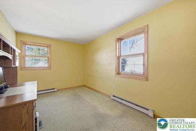 9 Kensington Circle, Allen Twp, PA 18067