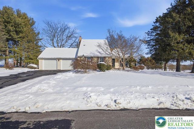 9 Kensington Circle, Allen Twp, PA 18067