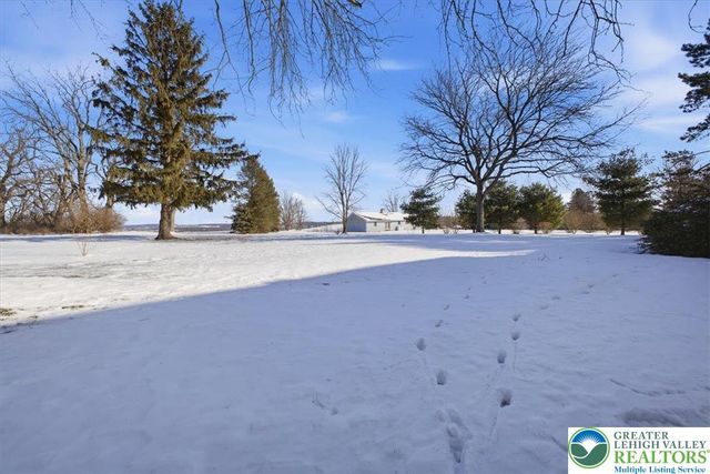 9 Kensington Circle, Allen Twp, PA 18067