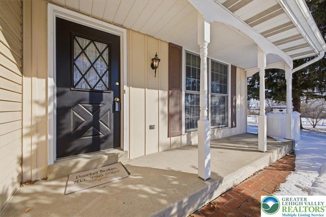 9 Kensington Circle, Allen Twp, PA 18067