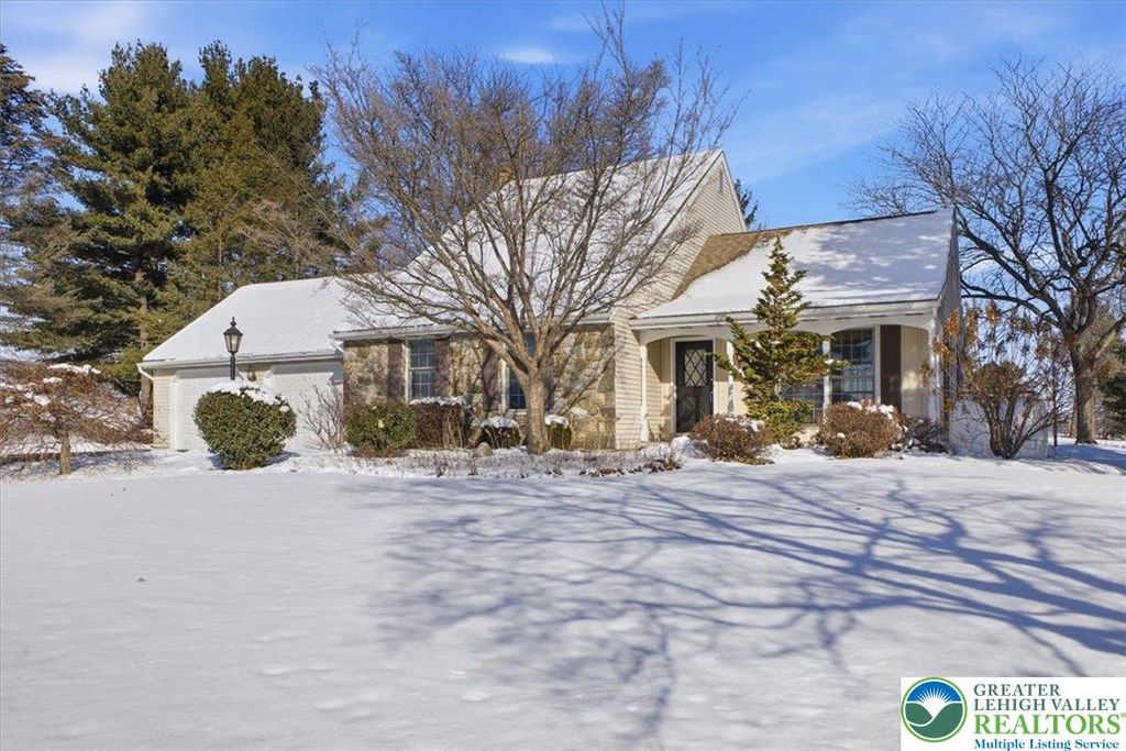 9 Kensington Circle, Allen Twp, PA 18067