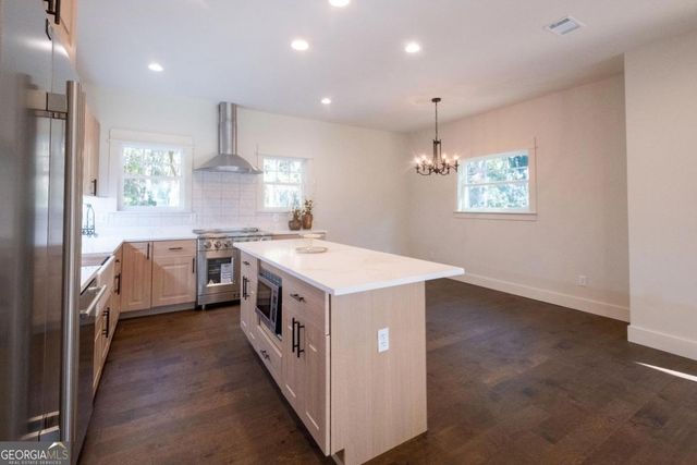 91 Sir Edward Teach, Midway, GA 31320