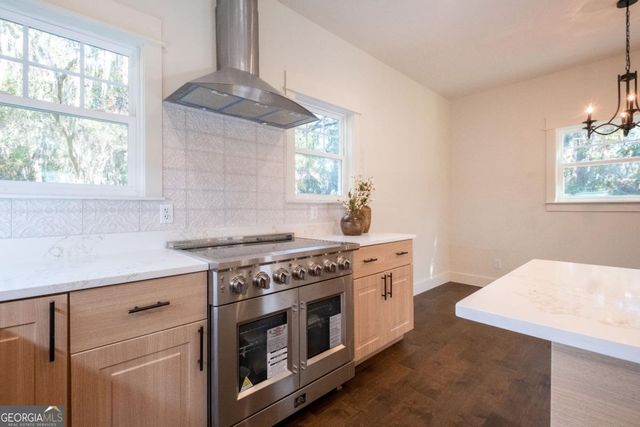 91 Sir Edward Teach, Midway, GA 31320