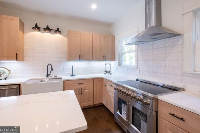 91 Sir Edward Teach, Midway, GA 31320