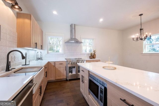 91 Sir Edward Teach, Midway, GA 31320