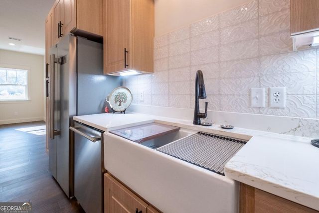 91 Sir Edward Teach, Midway, GA 31320