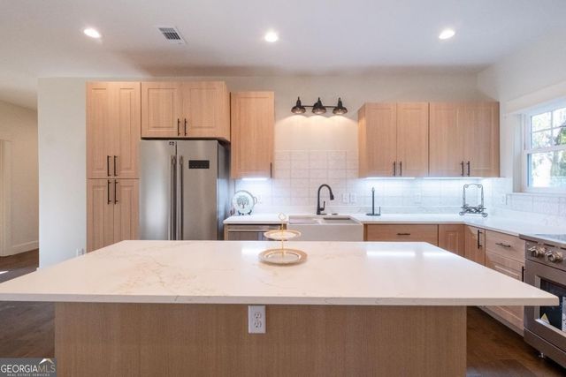 91 Sir Edward Teach, Midway, GA 31320