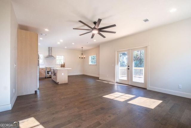 91 Sir Edward Teach, Midway, GA 31320