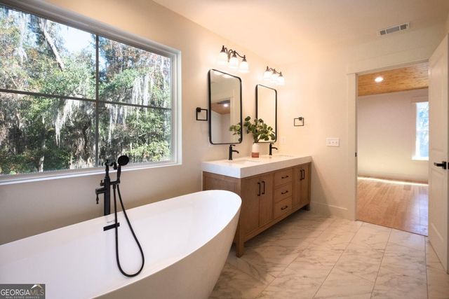 91 Sir Edward Teach, Midway, GA 31320