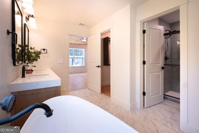 91 Sir Edward Teach, Midway, GA 31320