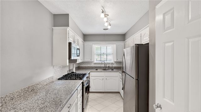 2319 Carter Creek Parkway, Bryan, TX 77802