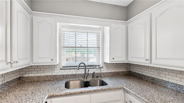 2319 Carter Creek Parkway, Bryan, TX 77802