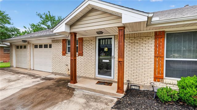 2319 Carter Creek Parkway, Bryan, TX 77802