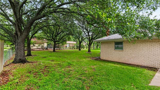 2319 Carter Creek Parkway, Bryan, TX 77802