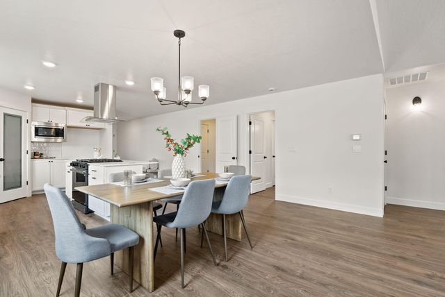 454 NW Monte Vista Avenue 127, Madras, OR 97741