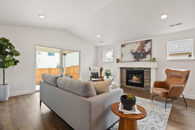 454 NW Monte Vista Avenue 127, Madras, OR 97741