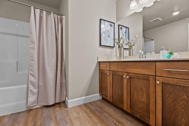 454 NW Monte Vista Avenue 127, Madras, OR 97741