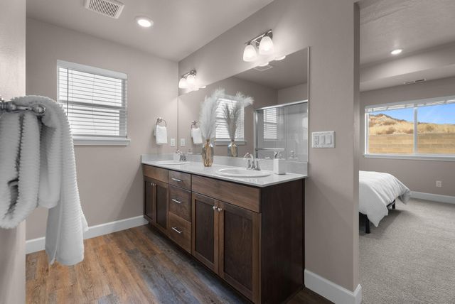 454 NW Monte Vista Avenue 127, Madras, OR 97741