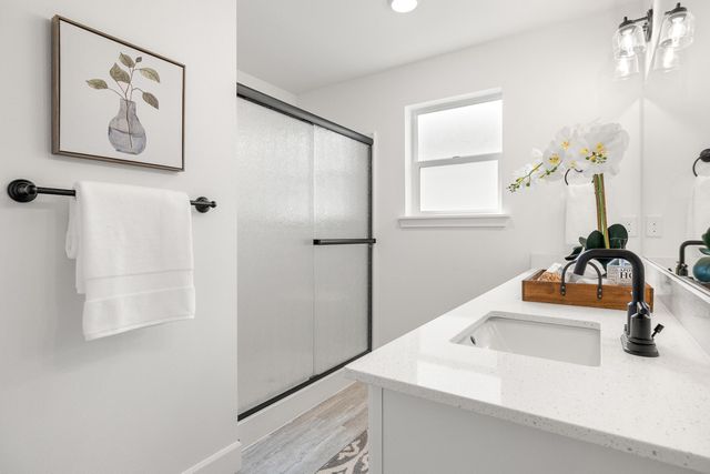 454 NW Monte Vista Avenue 127, Madras, OR 97741