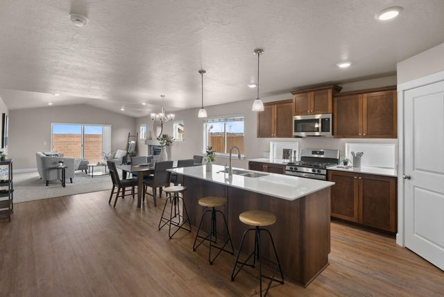 454 NW Monte Vista Avenue 127, Madras, OR 97741