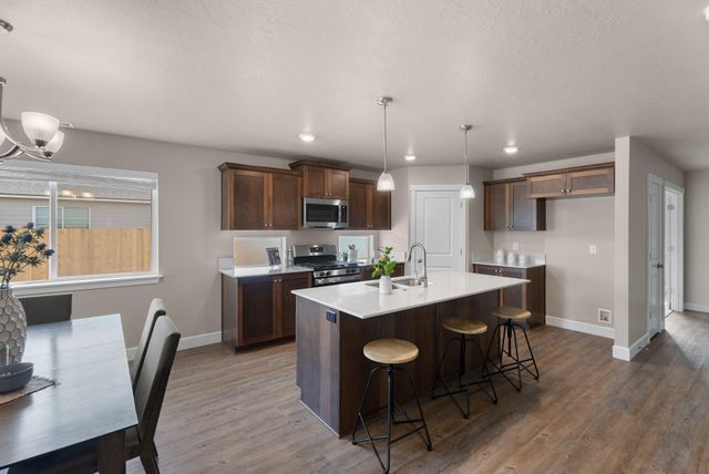 454 NW Monte Vista Avenue 127, Madras, OR 97741