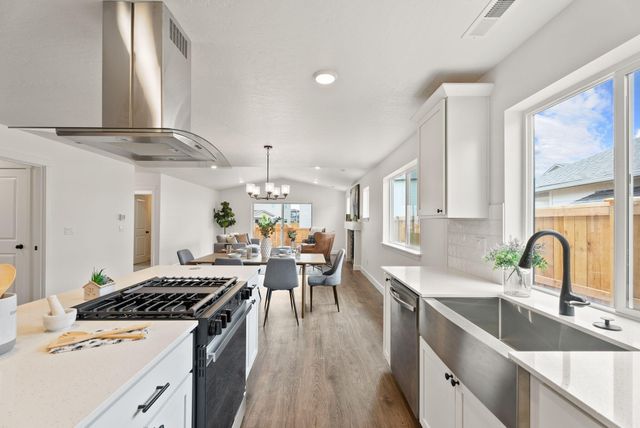 454 NW Monte Vista Avenue 127, Madras, OR 97741