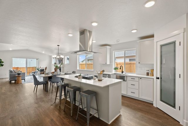 454 NW Monte Vista Avenue 127, Madras, OR 97741