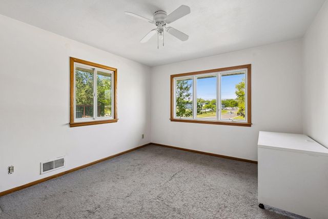 3032 Louisiana Avenue N, Crystal, MN 55427