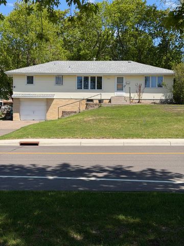 3032 Louisiana Avenue N, Crystal, MN 55427