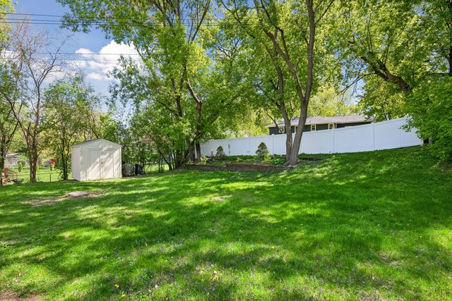 3032 Louisiana Avenue N, Crystal, MN 55427