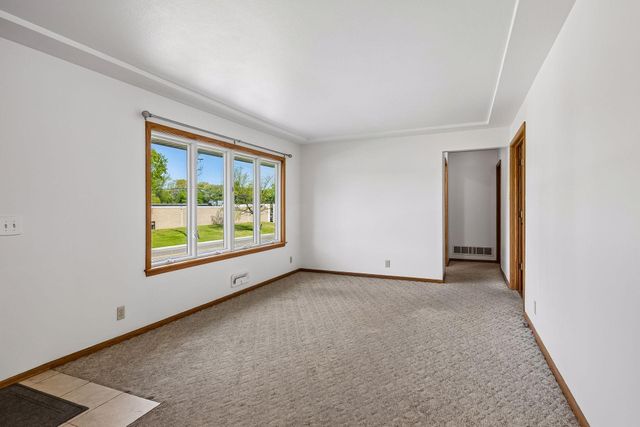 3032 Louisiana Avenue N, Crystal, MN 55427