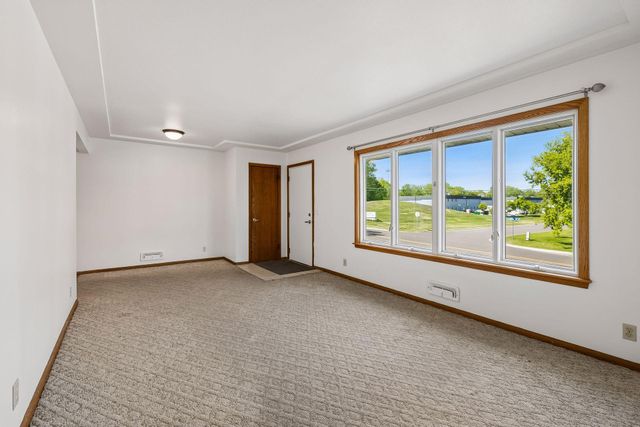 3032 Louisiana Avenue N, Crystal, MN 55427