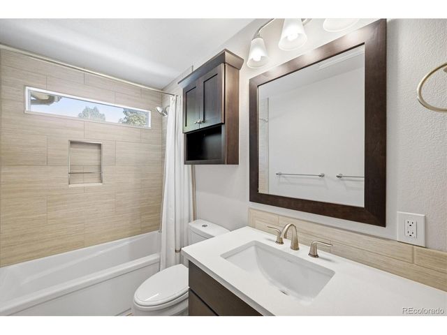 2420 S Holman Cir, Lakewood, CO 80228