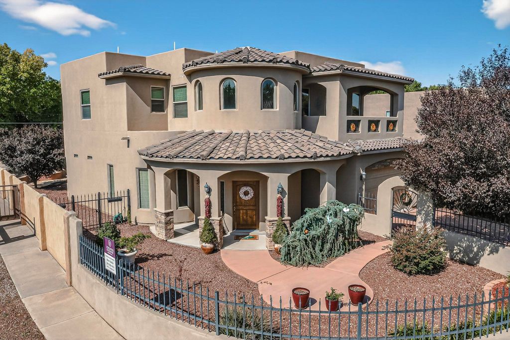 331 Manuel Sanchez Place SW, Albuquerque, NM 87105