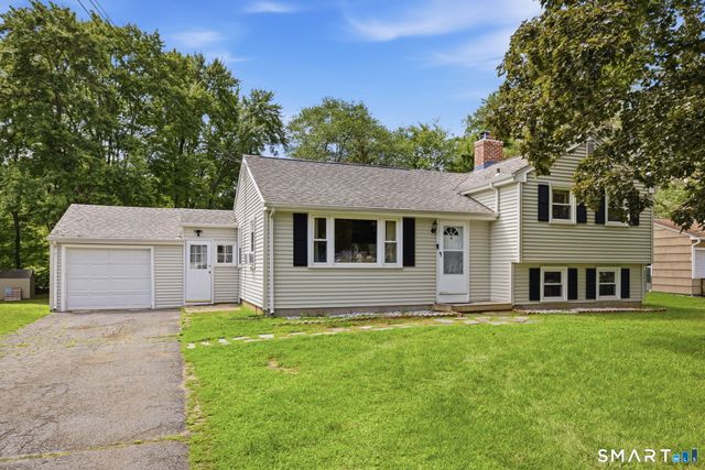 15 Lin Sal Street, Windsor Locks, CT 06096
