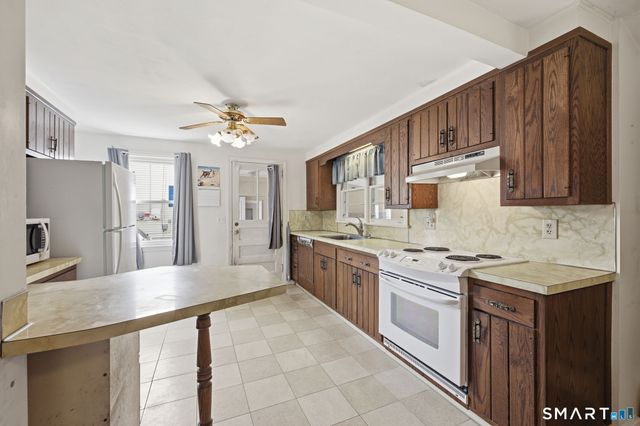 15 Lin Sal Street, Windsor Locks, CT 06096