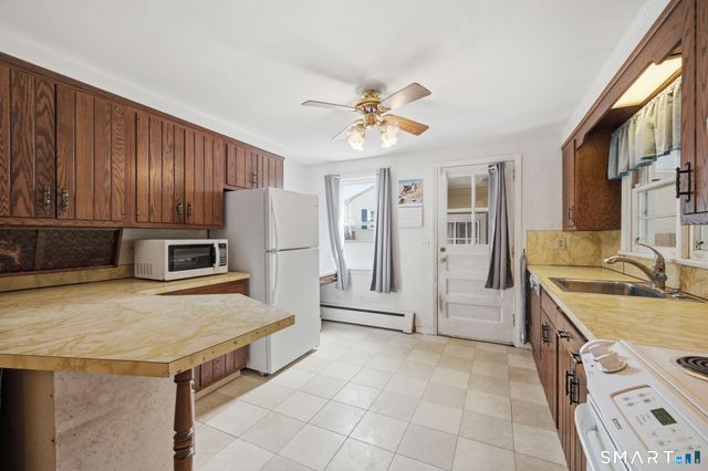 15 Lin Sal Street, Windsor Locks, CT 06096