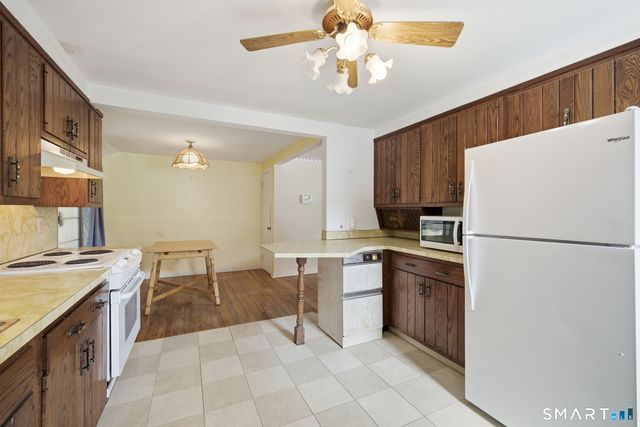15 Lin Sal Street, Windsor Locks, CT 06096