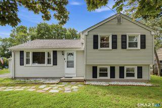 15 Lin Sal Street, Windsor Locks, CT 06096