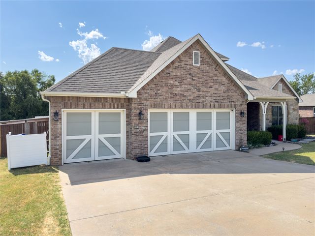 8004 S 13th Street, Broken Arrow, OK 74011