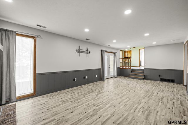 3728 Schuemann Drive, Bellevue, NE 68123