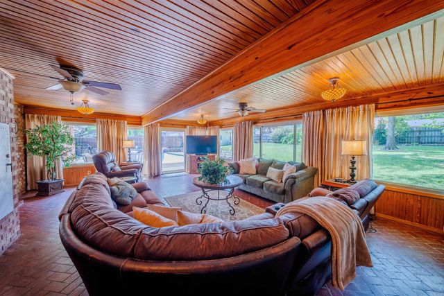 2780 Mimosa Avenue, Camden, AR 71701